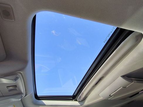 Used 2020 Cadillac Escalade Premium Luxury image 17