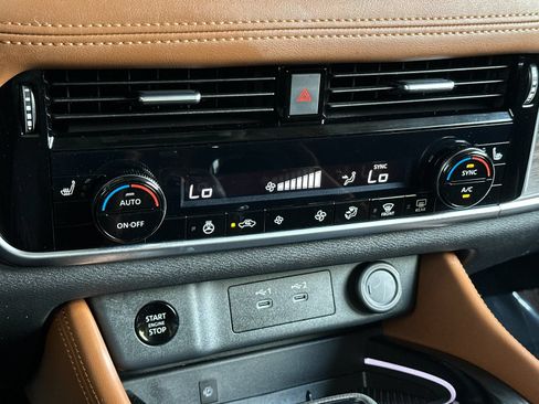 Used 2024 Nissan Rogue Platinum FWD image 20
