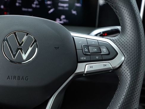 New 2026 Volkswagen Tiguan SE R-Line FWD image 22
