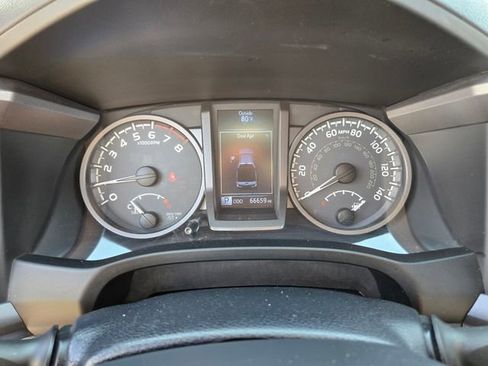 Used 2019 Toyota Tacoma TRD Sport w/ Technology Package image 28