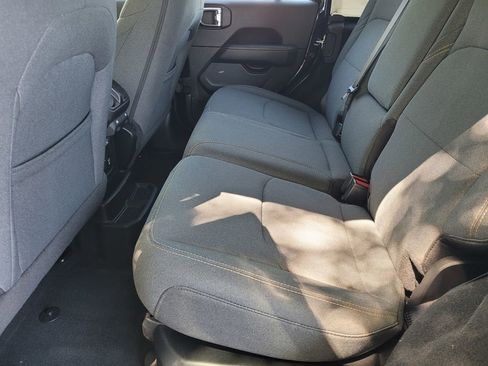 Used 2025 Jeep Wrangler Unlimited Sahara image 10