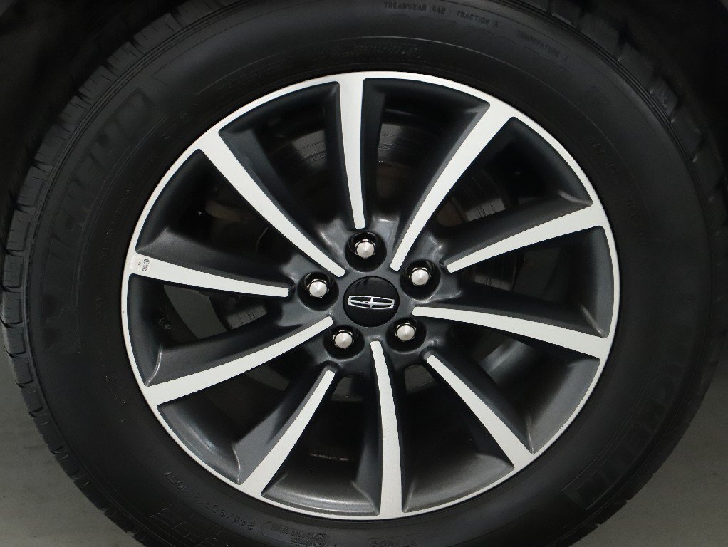 Used 2022 Lincoln Nautilus FWD image 13