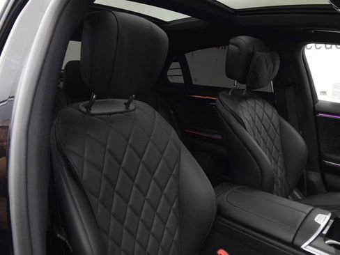 Used 2025 Mercedes-Benz S 580e 4MATIC Sedan image 16