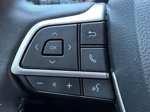 Used 2022 Toyota Highlander XLE AWD/4WD image 38