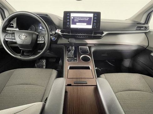 Certified 2023 Toyota Sienna LE image 11