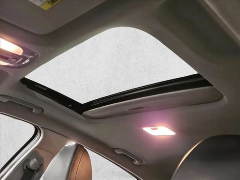 Used 2022 Hyundai Elantra Limited image 16