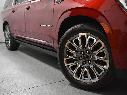 Used 2024 GMC Yukon XL Denali Ultimate AWD/4WD image 4