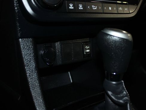 Used 2016 Toyota Corolla LE FWD image 16