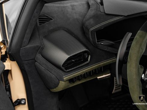 Used 2024 Lamborghini Huracan Sterrato image 41