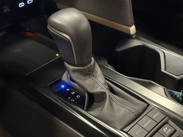 Used 2026 Toyota Camry Hybrid FWD image 25