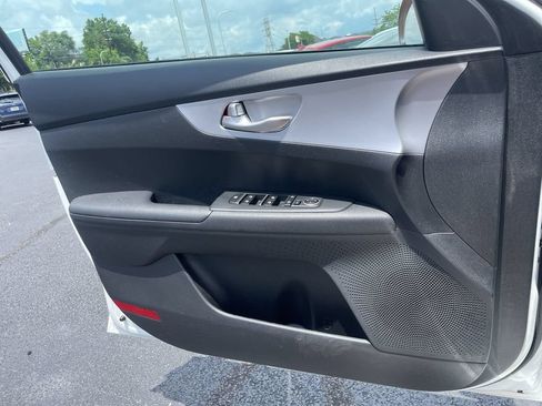 Certified 2023 Kia Forte LXS w/ LXS Technology Package FWD image 18