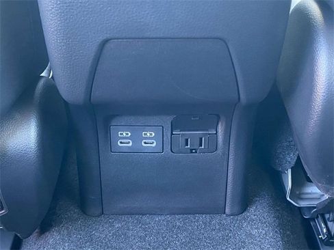 Used 2025 Toyota Prius Plug-In Hybrid image 11