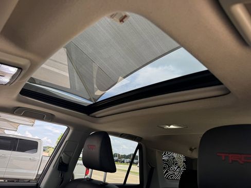 Used 2022 Toyota 4Runner TRD Off-Road Premium w/ Moonroof Package AWD/4WD image 24