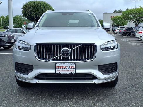 Used 2022 Volvo XC90 T6 Momentum image 2