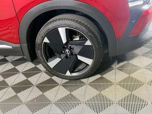 Used 2025 Nissan Kicks SR w/ Illumination Package FWD image 13
