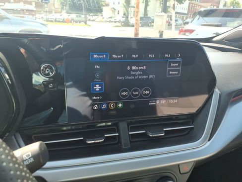 Certified 2025 Chevrolet Trax RS FWD image 29