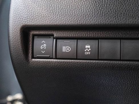 Used 2024 Toyota Venza LE AWD/4WD image 22