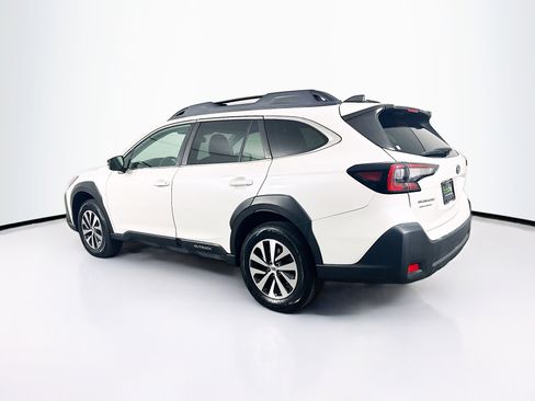 Used 2023 Subaru Outback Premium AWD/4WD image 5