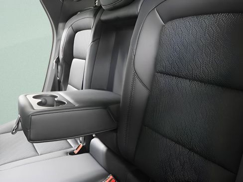 New 2026 Chevrolet Equinox LT w/ Convenience Package II FWD image 25
