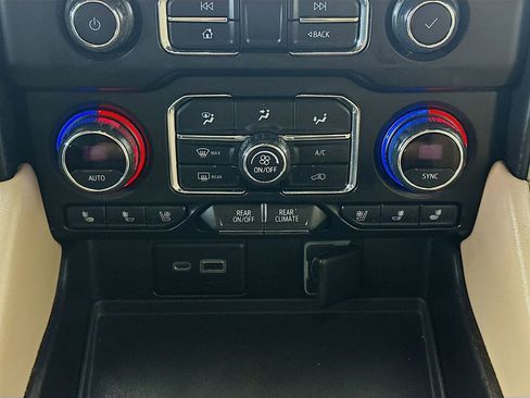 Used 2021 Chevrolet Suburban Premier w/ Premium Package image 18