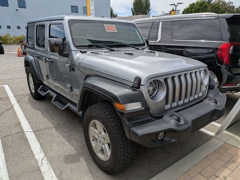 Used 2018 Jeep Wrangler Unlimited Sport S image 2