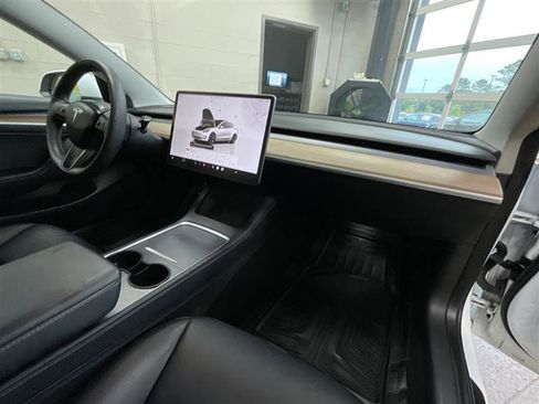 Used 2022 Tesla Model 3 Long Range AWD/4WD image 28