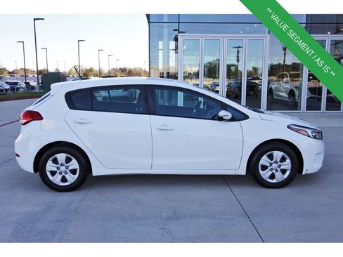 Used 2017 Kia Forte LX image 8