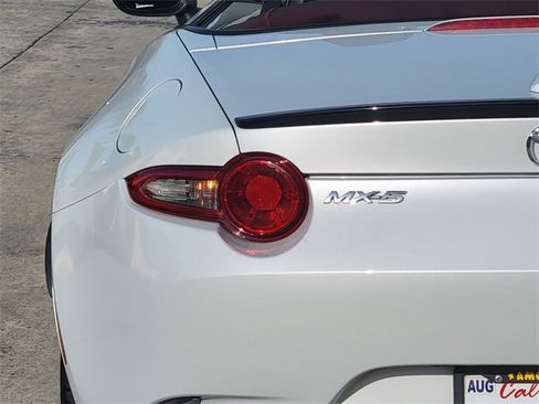 Used 2018 MAZDA MX-5 Miata Club image 6