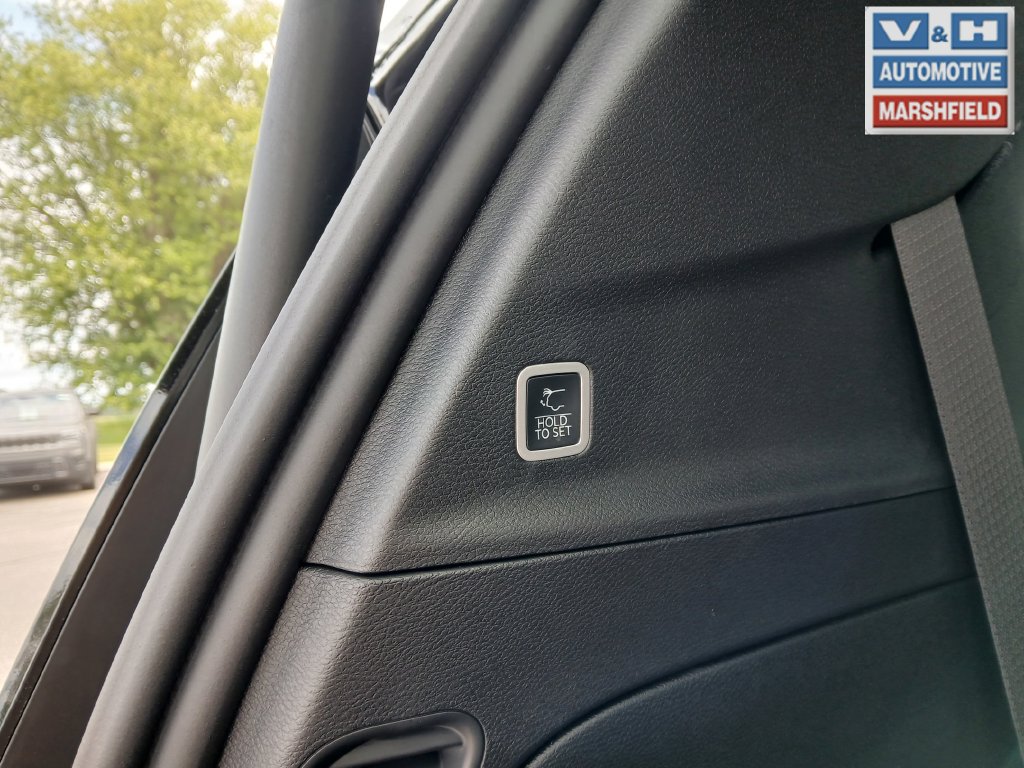 New 2027 Chrysler Pacifica Select FWD image 31