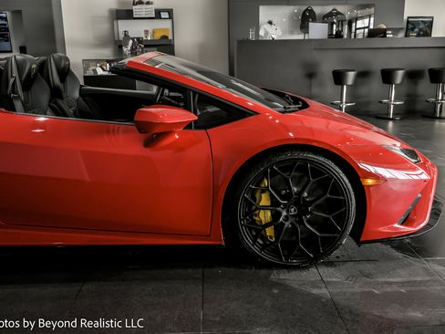 Used 2023 Lamborghini Huracan EVO image 6