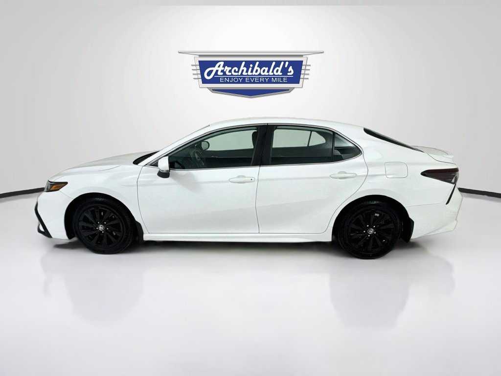 Used 2022 Toyota Camry SE FWD image 5