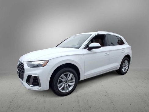 Certified 2023 Audi Q5 2.0T Premium w/ Convenience Package image 4