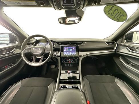 Used 2023 Jeep Grand Cherokee L Laredo image 33