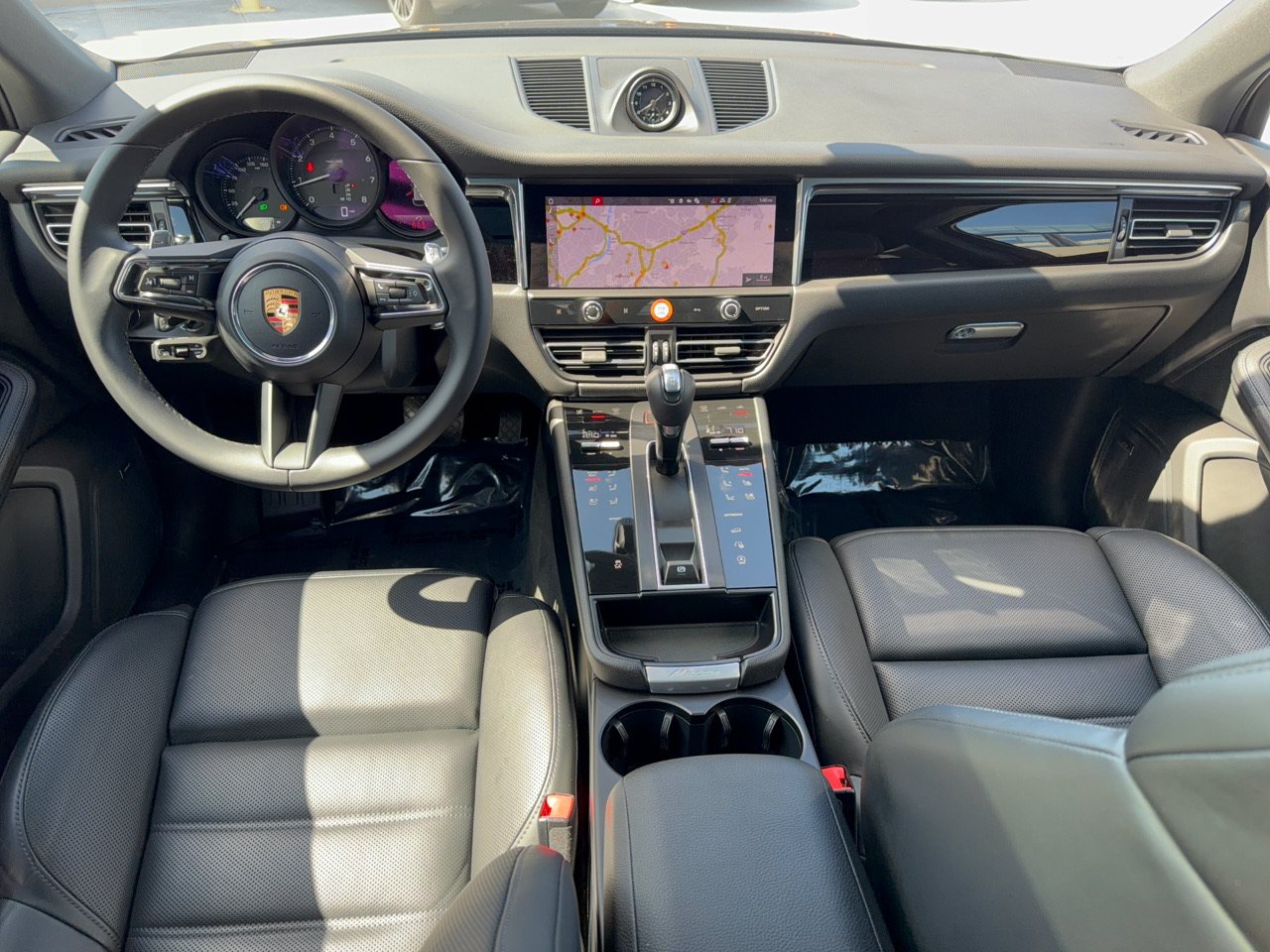 Certified 2026 Porsche Macan AWD/4WD image 17
