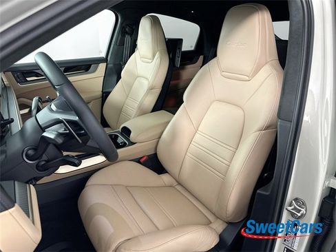 Used 2025 Porsche Cayenne Turbo image 11