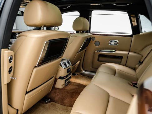 Used 2017 Rolls-Royce Ghost RWD image 93