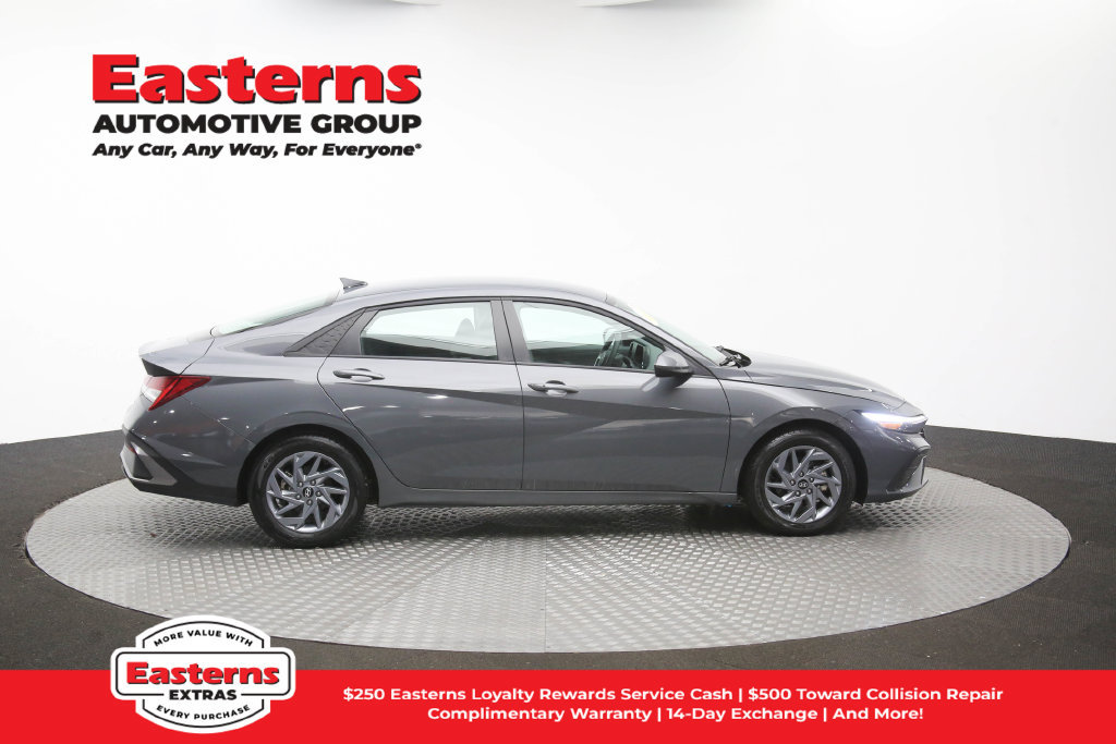 Used 2025 Hyundai Elantra Hybrid FWD image 44