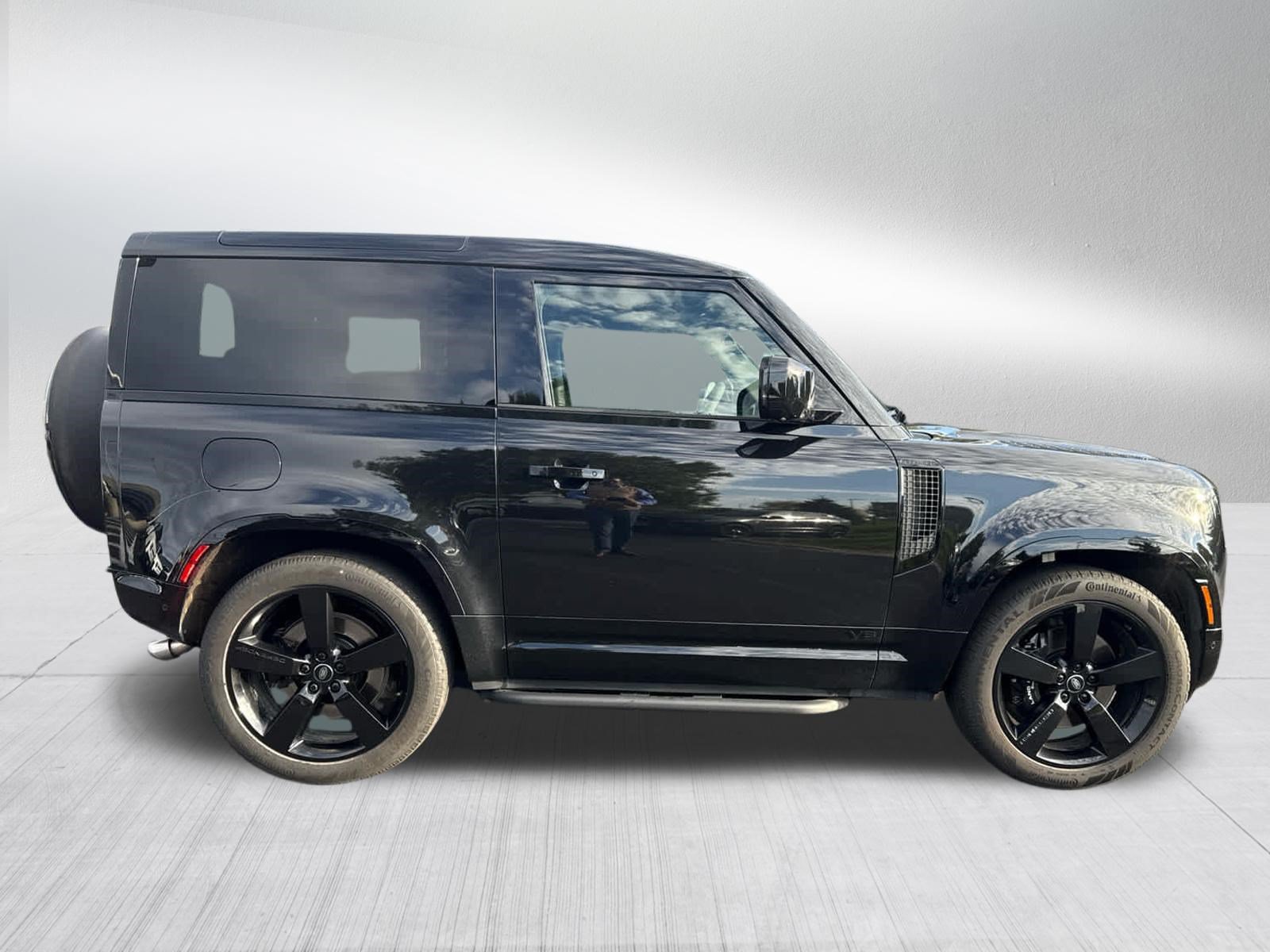 Used 2024 Land Rover Defender 90 V8 AWD/4WD image 5