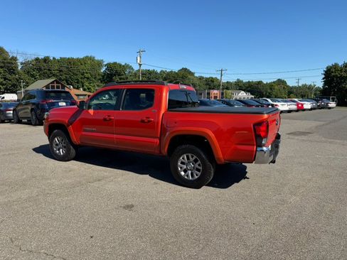 Used 2018 Toyota Tacoma SR5 AWD/4WD image 4