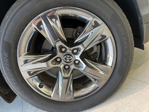 Used 2018 Toyota Highlander Limited Platinum image 16