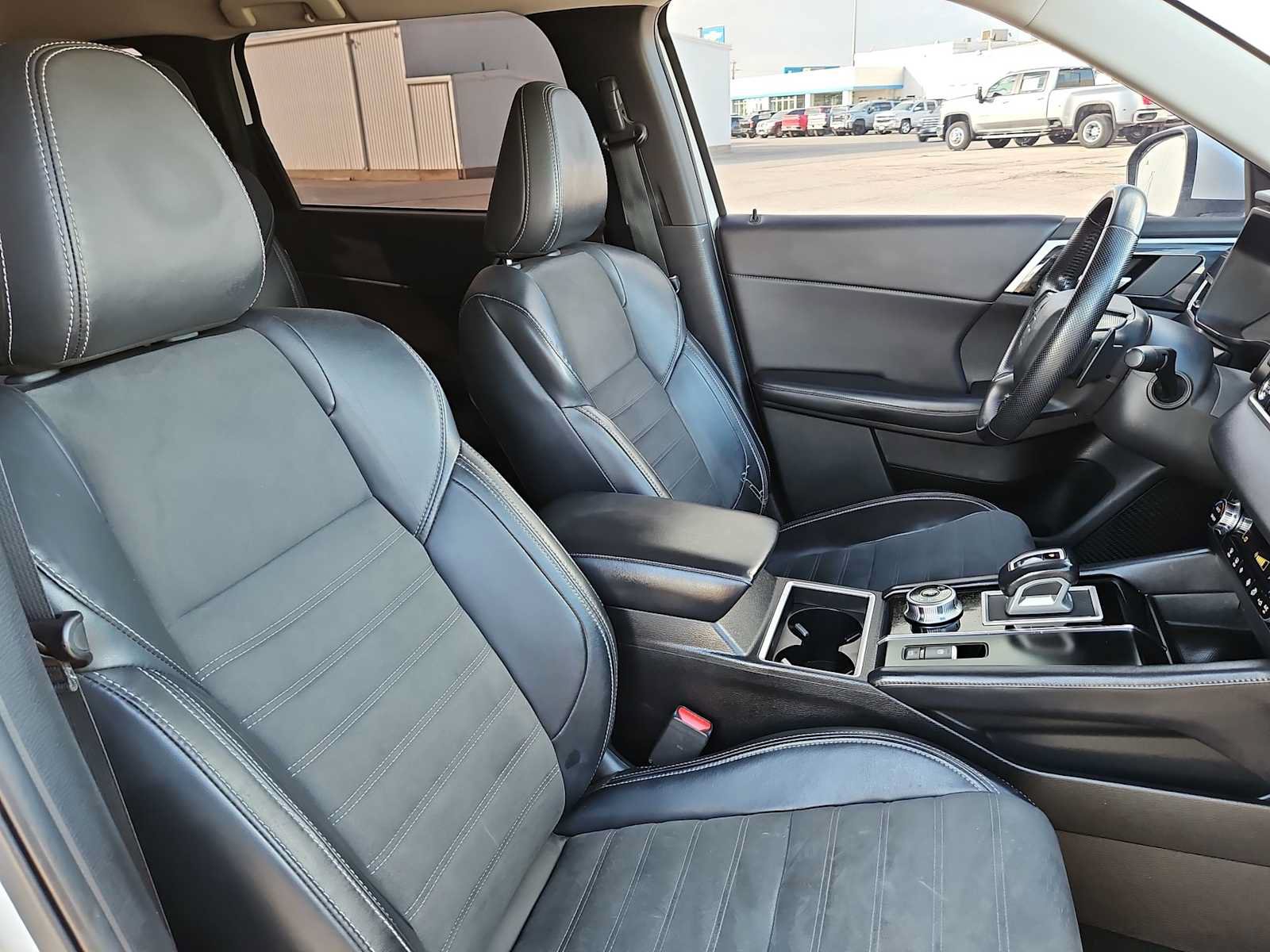 Used 2023 Mitsubishi Outlander SE FWD image 18