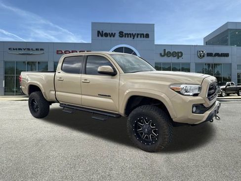Used 2017 Toyota Tacoma SR5 image 1
