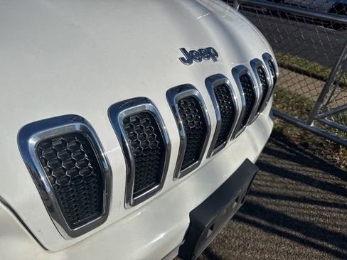 Used 2016 Jeep Cherokee Limited image 3
