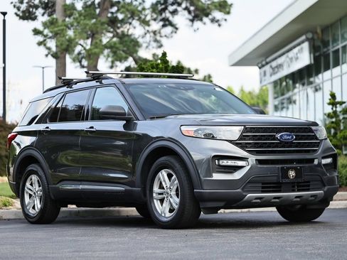 Used 2020 Ford Explorer XLT w/ Equipment Group 202A AWD/4WD image 1