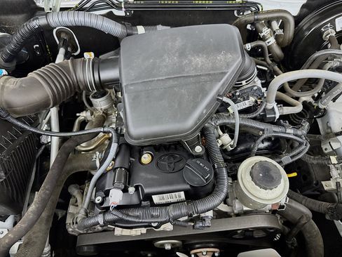 Used 2020 Toyota Tacoma SR image 34