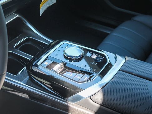 New 2026 BMW 740i image 19