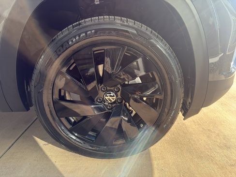 New 2026 Volkswagen Atlas SE image 18