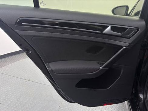 Used 2017 Volkswagen GTI SE FWD image 16