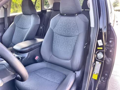 Used 2020 Toyota RAV4 XLE FWD image 11