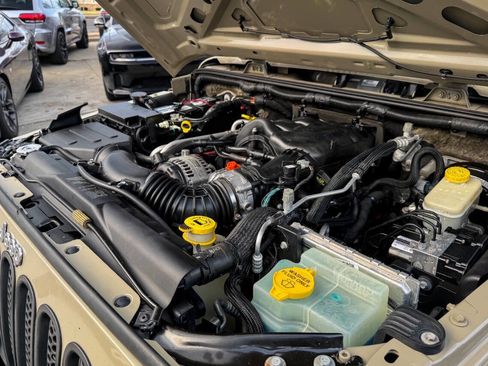 Used 2017 Jeep Wrangler Unlimited Sport w/ Connectivity Group image 33